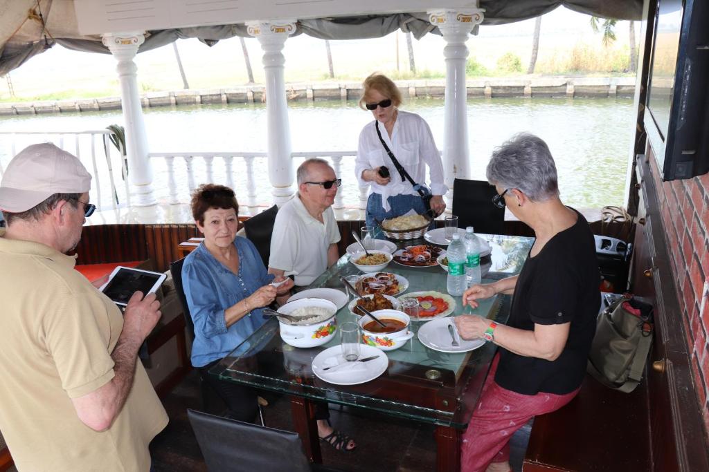 Houseboat Lunch Cruise & Marari Beach